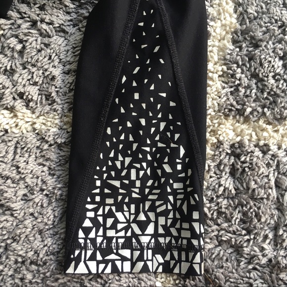 💕WORKOUT LEGGINGS💕 - Picture 4 of 4